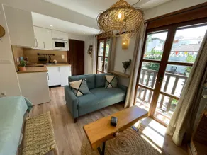 Cozy studio apartment in the plaza. Fireplace, A/A - Image 2