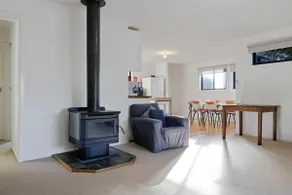 Broadwater Coastal Cottage - Image 3