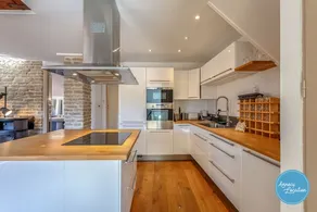 Charming Duplex in the Heart of the Village - Image 4