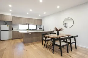 Modern Spacious 3BR2BA townhouse Glen Waverley - Image 4