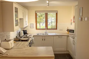 Apartment with river view- Sleeps 4. No Pets - Image 2
