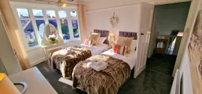 4 bed Cottage with Hot Tub sleeps 12 pet friendly - Image 5