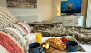 4 bed Cottage with Hot Tub sleeps 12 pet friendly - Image 2