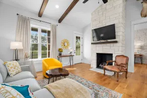 Sunflower Cottage, Hot Tub, Firepit, Sleeps 4! - Image 3