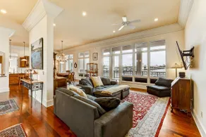 LIONS VIEW | Waterfront | 5-min walk to Downtown - Image 2