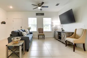 Bright, Pet-Friendly Home: 16 Mi to Downtown Ocala - Image 5