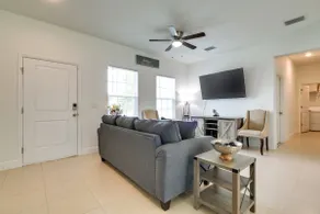 Bright, Pet-Friendly Home: 16 Mi to Downtown Ocala - Image 4