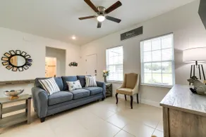 Bright, Pet-Friendly Home: 16 Mi to Downtown Ocala - Image 2