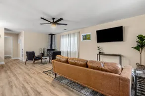 Buckthorn Beauty: Private Hot Tub & Lounge Space - Image 3