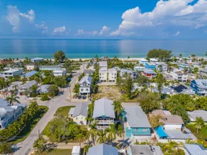 Coastal Luxe 5BR | Golf Fun + Quick Walk to Beach - Image 2