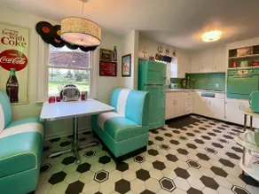 50s Themed Nostalgic Cozy House - Image 2