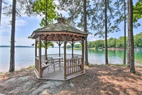 Walk to Lake Keowee: Salem Townhome w/ Deck - Image 4