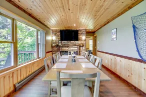 Private Dock: Lakefront Family Home in Outing - Image 3