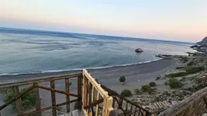 Amazing seafront house with private beach - Image 5