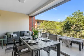 Mayfair Luxury 212 - Image 3