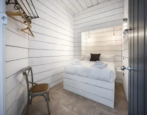 Apartment-Apartment-Private Bathroom with - Image 4