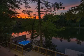 The Retreat - Hot Tub /Private Lake/Hiking - Image 2