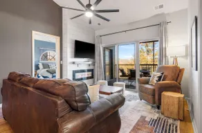 T Time Getaway - Overlooking Golf Views! - Image 2