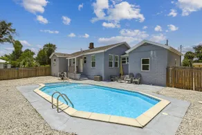 Blue Cove Retreat-Sleeps 6 w/Pvt Pool, Near Marina - Image 3