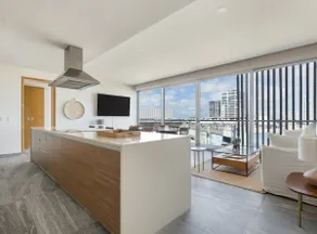 Riva 507 · Luxury 3 Br Condo* Near the beach - Image 4