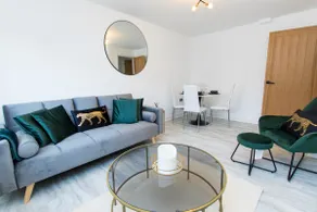 K Suites - Lovely 2 bedroom w/ Parking on Site - Image 3