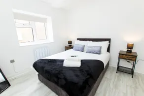 K Suites - Lovely 2 bedroom w/ Parking on Site - Image 5