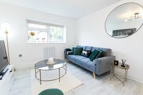 K Suites - Lovely 2 bedroom w/ Parking on Site - Image 2