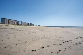 Beach View - 2 Bedroom Apartment - Llanelli - Image 2