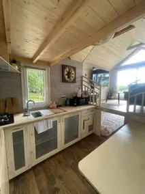 Chalet-Ensuite with bath and shower-Woodland view - Image 5
