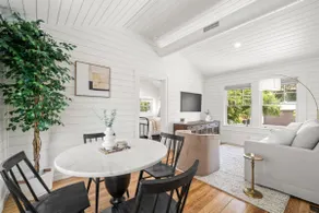 The Adaline Room #8 - Beautiful Hyde Park Apt, 2nd Floor, Steps to Bayshore - Image 2