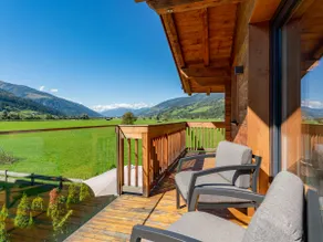 Luxury lodge with private garden terrace & sauna - Image 2