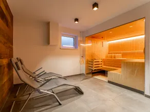 Luxury lodge with private garden terrace & sauna - Image 3