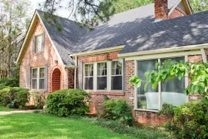 Comfortable 3BR Stay | Near Riverwalk Stadium - Image 2