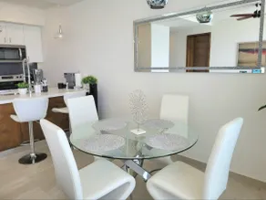Seafront Condo Pool and Jacuzzi - Image 4