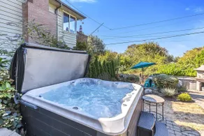 Cute Cottage with Hot Tub near Stadiums - Image 2