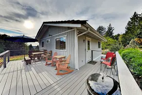 Mtn-view Retreat w/ Hot Tub + Deck in Sebastopol - Image 2