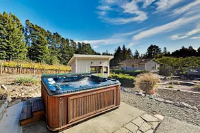 Mtn-view Retreat w/ Hot Tub + Deck in Sebastopol - Image 3