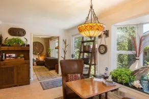 Wild Rose: Spacious 2+BR, Close to Downtown - Image 4