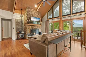 Lux Chalet with Amazing Views of Grandfather Mtn! - Image 2