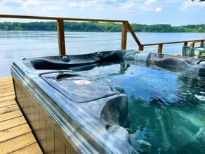 UncleLarrysLakePlace HotTubKayaksPingPong - Image 4