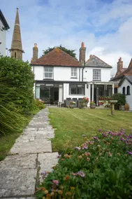 Landguard-3 Bath-Garden-Yarmouth Town-Sleeps 8-10 - Image 3