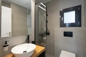 THE EDGE Luxury Apartment - Gym & Balcony - Image 5