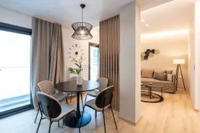 THE EDGE Luxury Apartment - Gym & Balcony - Image 3
