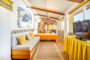 Eclectic oasis with poolside charm in Arranhó - Image 4