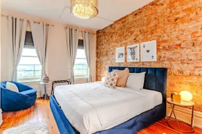 4BR Bridal/Group Retreat, Walkable, Skyline Views - Image 2