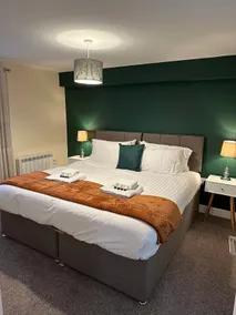 Orange Lilly in Stroud with Free Parking - Image 3