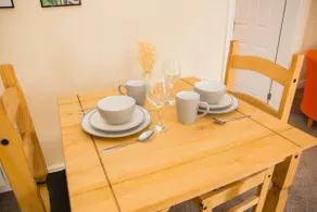 Orange Lilly in Stroud with Free Parking - Image 5