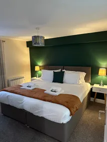 Orange Lilly in Stroud with Free Parking - Image 2