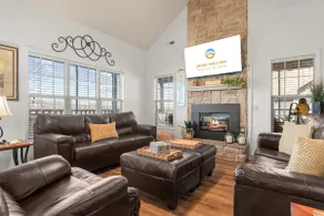 Honey Bee Inn w - Communal Amenities & More! - Image 3