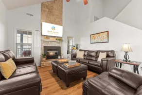 Honey Bee Inn w - Communal Amenities & More! - Image 4